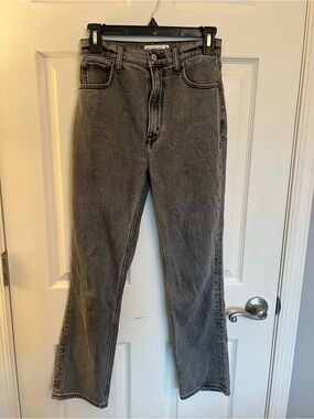 Abercrombie & Fitch Vintage-Inspired Straight Leg Jeans - Grey Wash